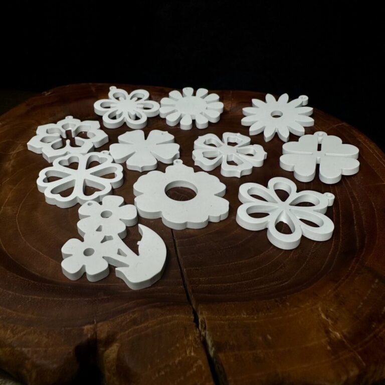 Blumenanhänger 3,5cm · Gips · Allgemein · Nr. MH-1ECFU2 · Mihamei Einzelstück